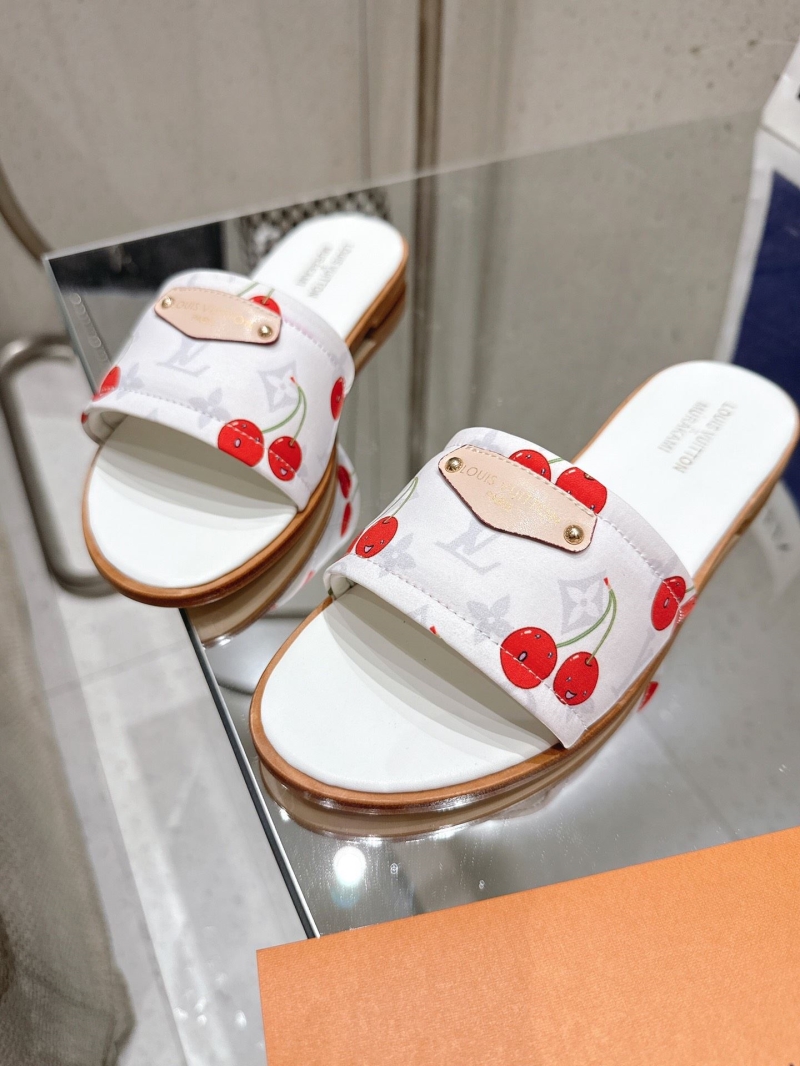 l0vis Vvtt0n slippers